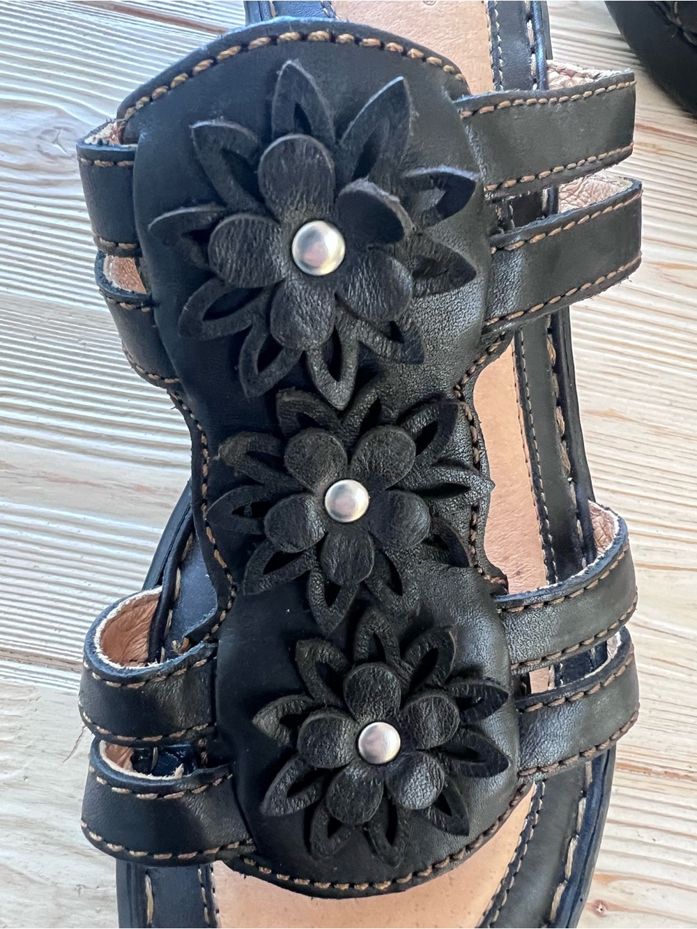 Born Leather Floral Slide Sandals Size 10 Black Comfort Wedge Slides - Picture 6 of 7